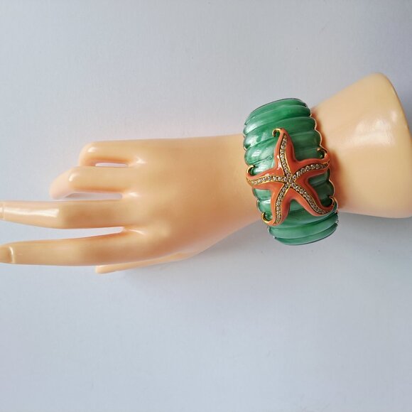 New Angelique De Paris gold plated starfish green bangle bracelet. - Picture 12 of 17